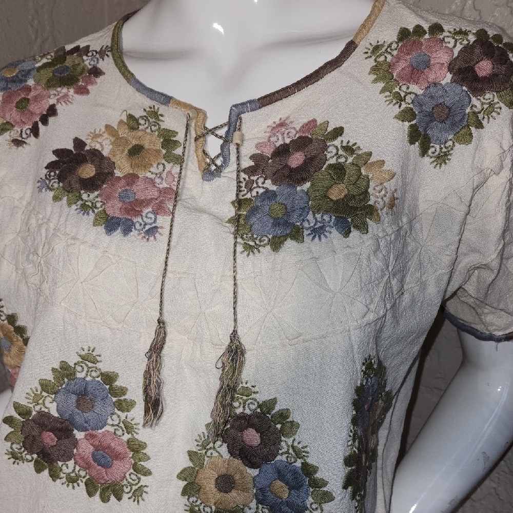 Cream Puff Sleeve Embellished Blouse with Tie . From Mexico Hand Made - Picture 7 of 9